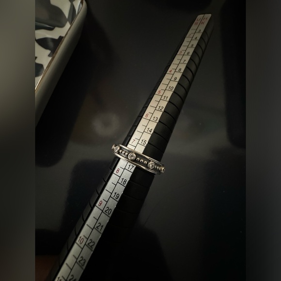 Pandora silver ring with crystals size 56 7 1/2 - Picture 7 of 7